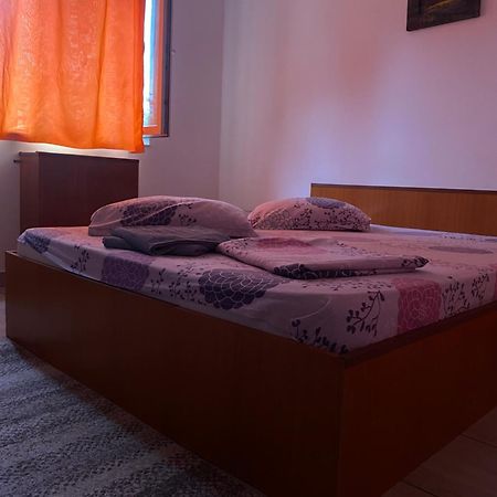 Villa Quiet Garden 1St Floor Bucarest Exterior foto
